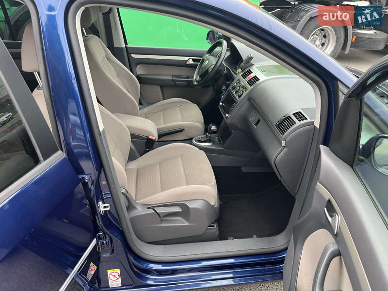 Минивэн Volkswagen Touran 2008 в Луцке