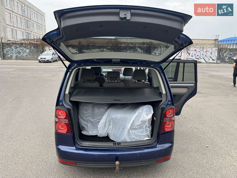 Минивэн Volkswagen Touran 2008 в Луцке