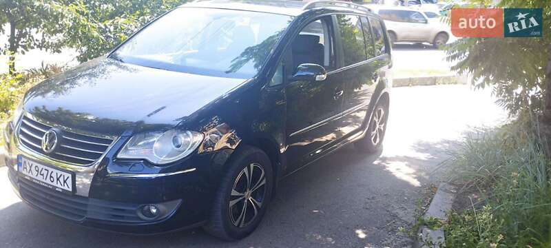 Мінівен Volkswagen Touran 2008 в Харкові