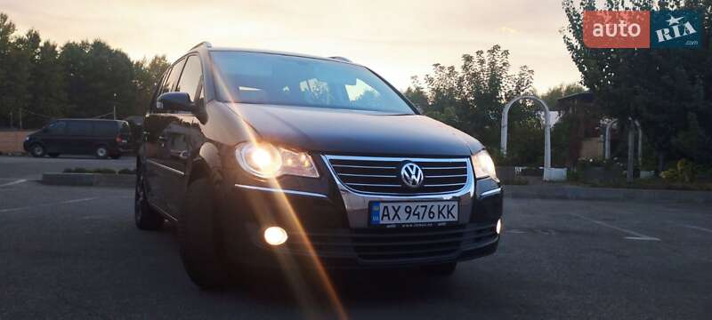 Мінівен Volkswagen Touran 2008 в Харкові