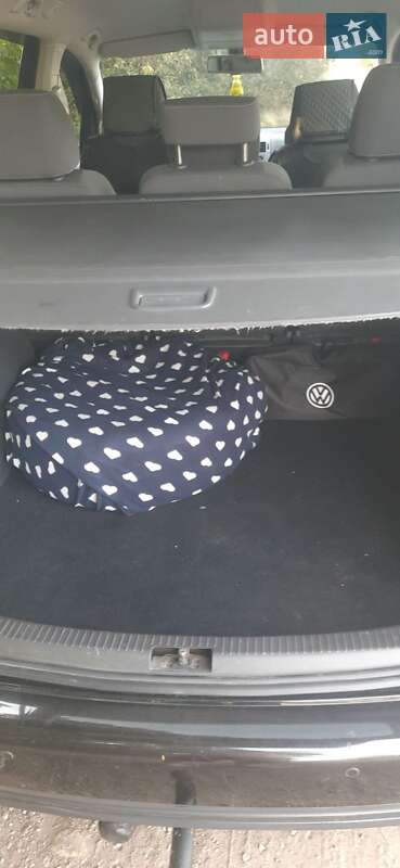 Минивэн Volkswagen Touran 2008 в Казанке