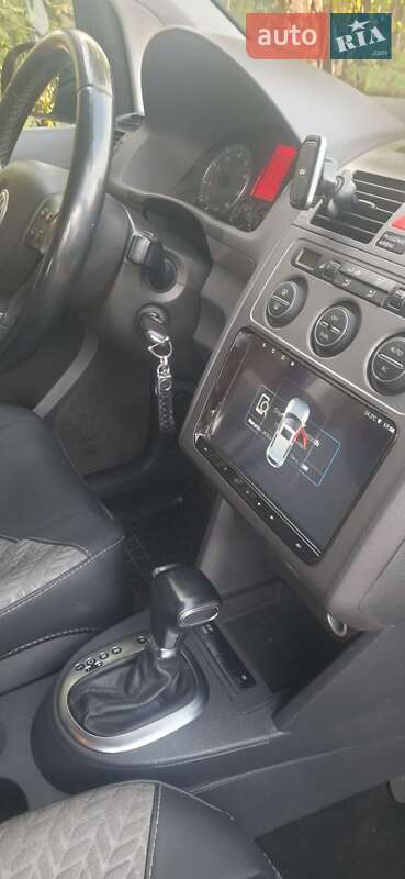 Минивэн Volkswagen Touran 2008 в Казанке