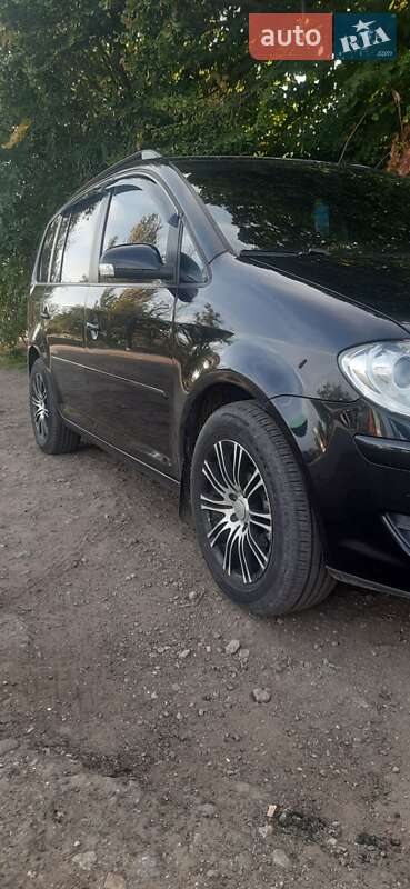 Минивэн Volkswagen Touran 2008 в Казанке