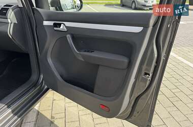 Минивэн Volkswagen Touran 2015 в 