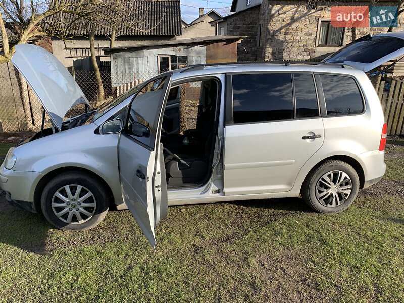 Минивэн Volkswagen Touran 2006 в Рава-Русской
