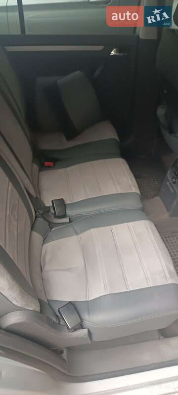 Мінівен Volkswagen Touran 2003 в Чернівцях