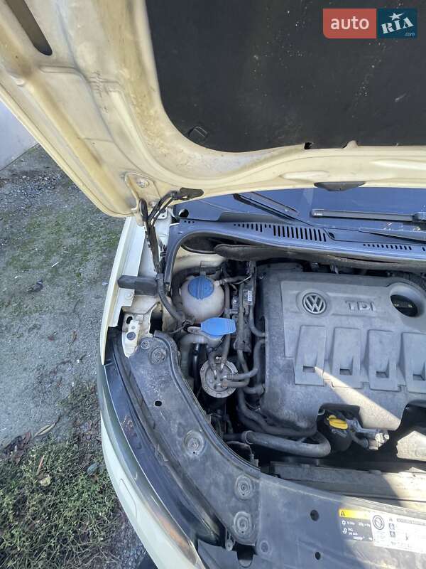 Минивэн Volkswagen Touran 2013 в Староконстантинове