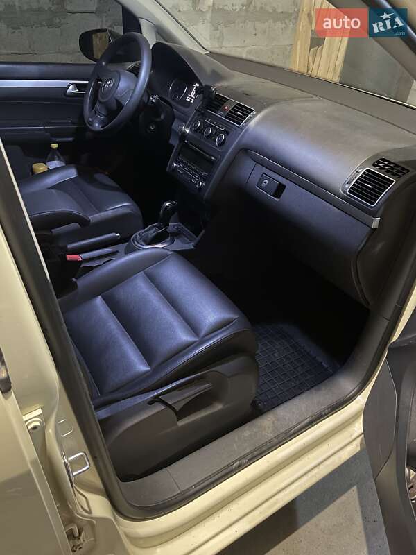 Минивэн Volkswagen Touran 2013 в Староконстантинове