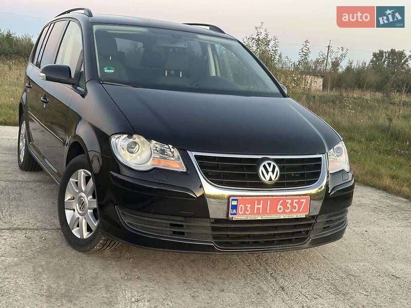 Минивэн Volkswagen Touran 2008 в Сарнах
