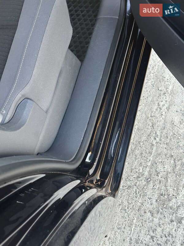 Минивэн Volkswagen Touran 2008 в Сарнах