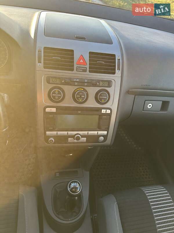 Минивэн Volkswagen Touran 2008 в Сарнах