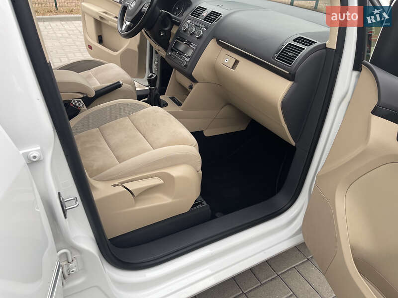 Минивэн Volkswagen Touran 2015 в Житомире