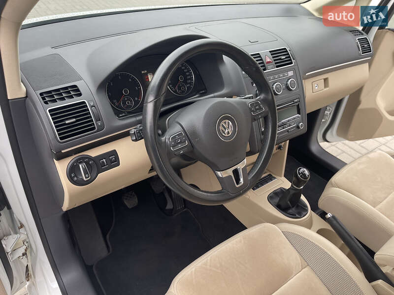 Минивэн Volkswagen Touran 2015 в Житомире