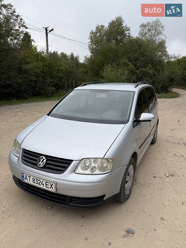 Мінівен Volkswagen Touran 2004 в Чернівцях