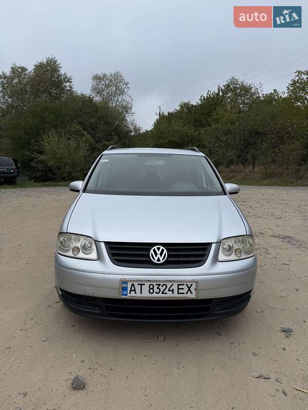 Мінівен Volkswagen Touran 2004 в Чернівцях