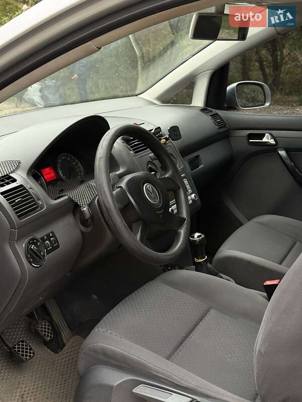 Мінівен Volkswagen Touran 2004 в Чернівцях