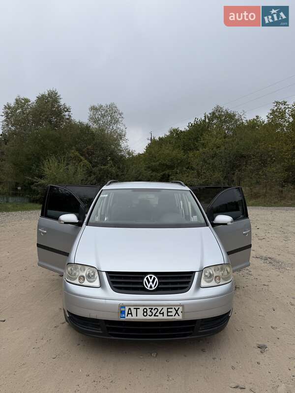 Мінівен Volkswagen Touran 2004 в Чернівцях