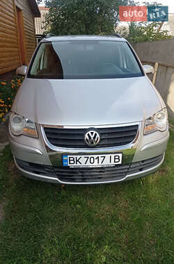 Минивэн Volkswagen Touran 2007 в Костополе