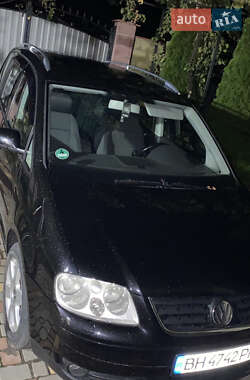 Минивэн Volkswagen Touran 2003 в Южном