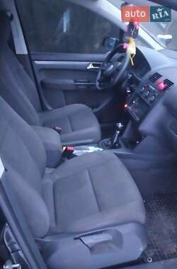 Минивэн Volkswagen Touran 2005 в Вижнице