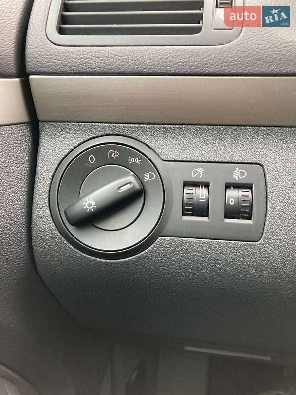 Минивэн Volkswagen Touran 2007 в Виннице