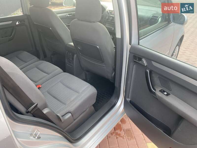 Минивэн Volkswagen Touran 2005 в Сарнах