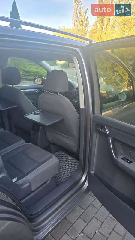 Мінівен Volkswagen Touran 2010 в Виноградові