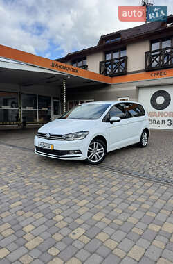 Мікровен Volkswagen Touran 2016 в Сваляві