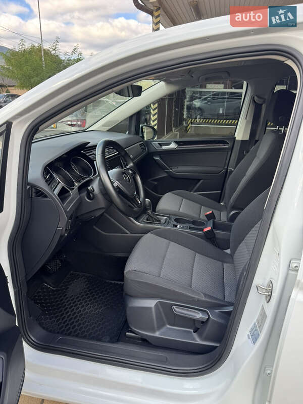 Микровэн Volkswagen Touran 2016 в Сваляве