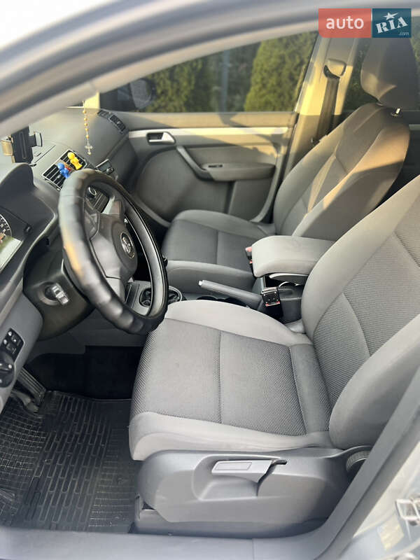 Минивэн Volkswagen Touran 2011 в Самборе