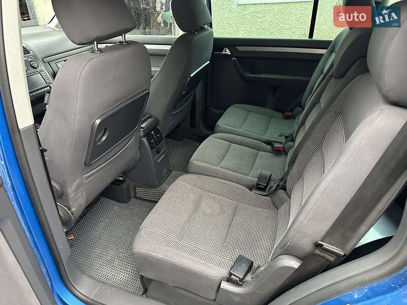 Минивэн Volkswagen Touran 2005 в Тысменице