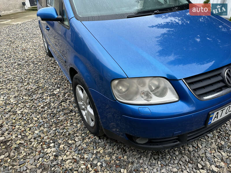 Минивэн Volkswagen Touran 2005 в Тысменице