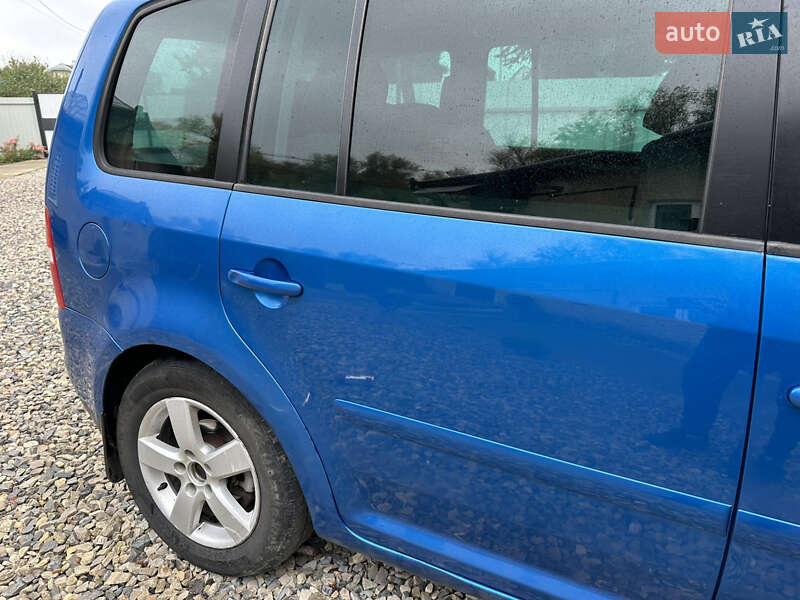 Минивэн Volkswagen Touran 2005 в Тысменице