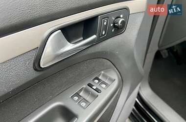 Минивэн Volkswagen Touran 2009 в 