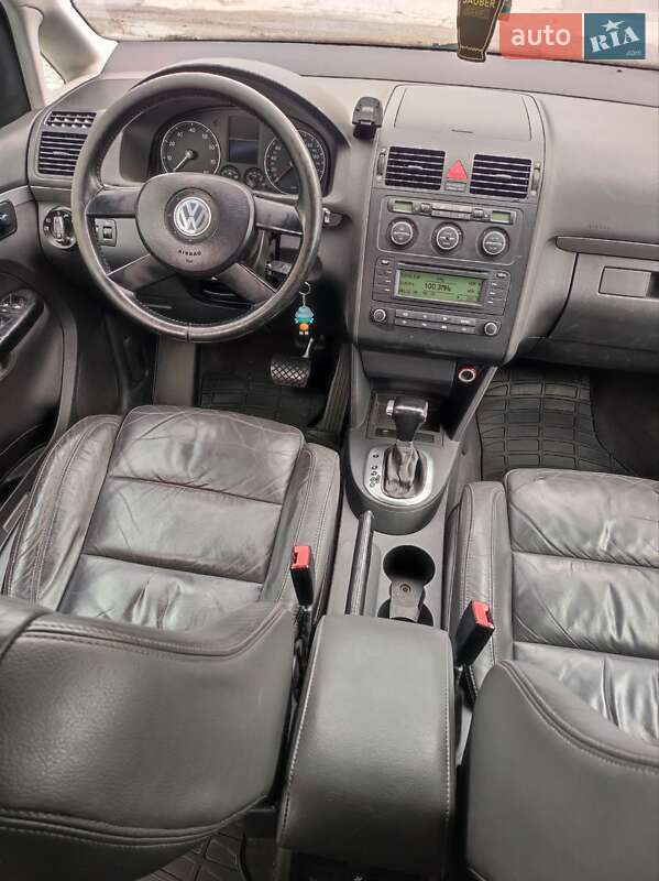 Мінівен Volkswagen Touran 2004 в Кам'янець-Подільському