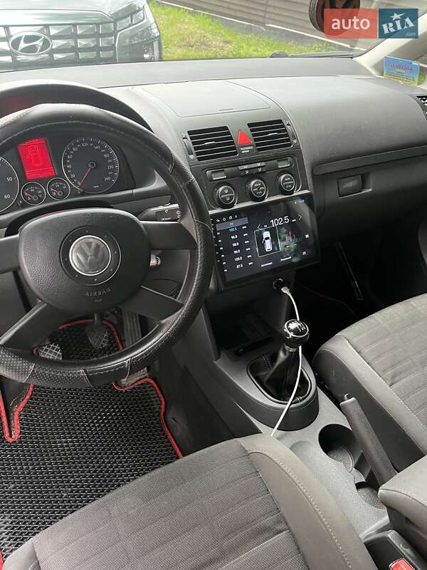 Минивэн Volkswagen Touran 2006 в Белогородке