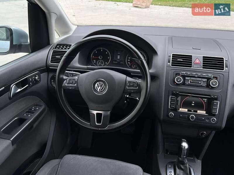 Минивэн Volkswagen Touran 2011 в Киеве