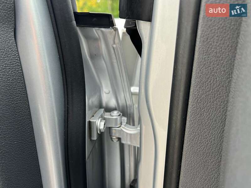 Минивэн Volkswagen Touran 2011 в Киеве