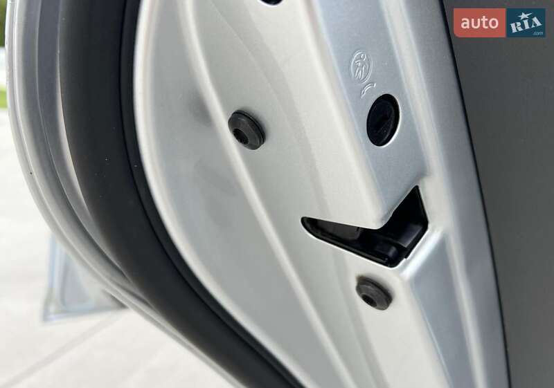 Минивэн Volkswagen Touran 2011 в Киеве