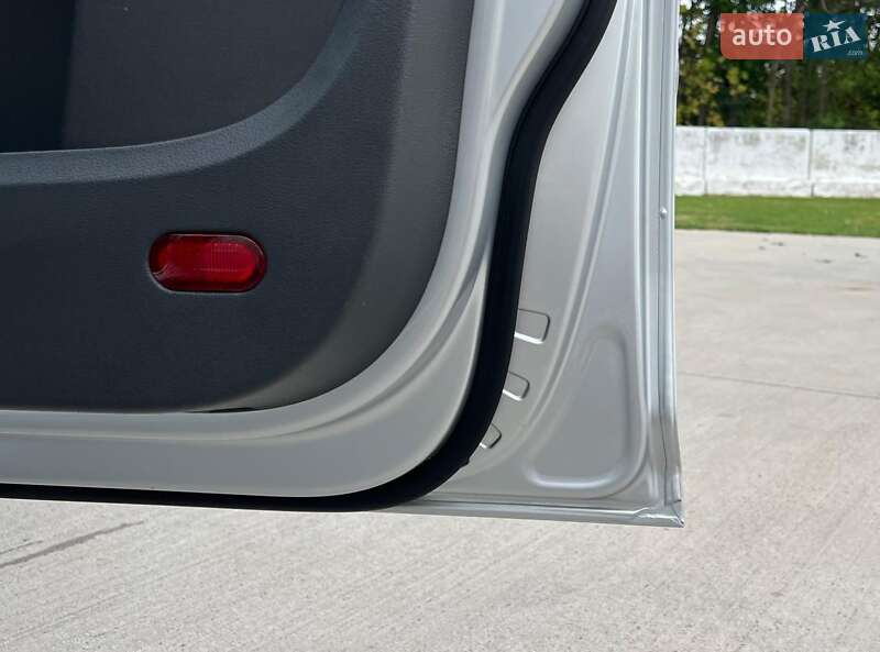 Минивэн Volkswagen Touran 2011 в Киеве