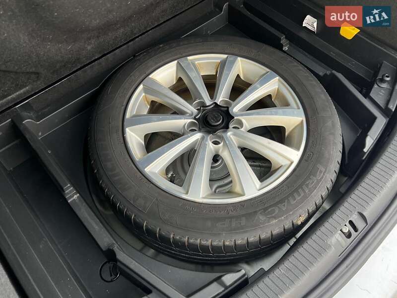 Минивэн Volkswagen Touran 2011 в Киеве