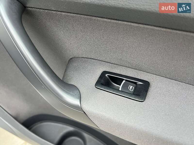 Минивэн Volkswagen Touran 2011 в Киеве