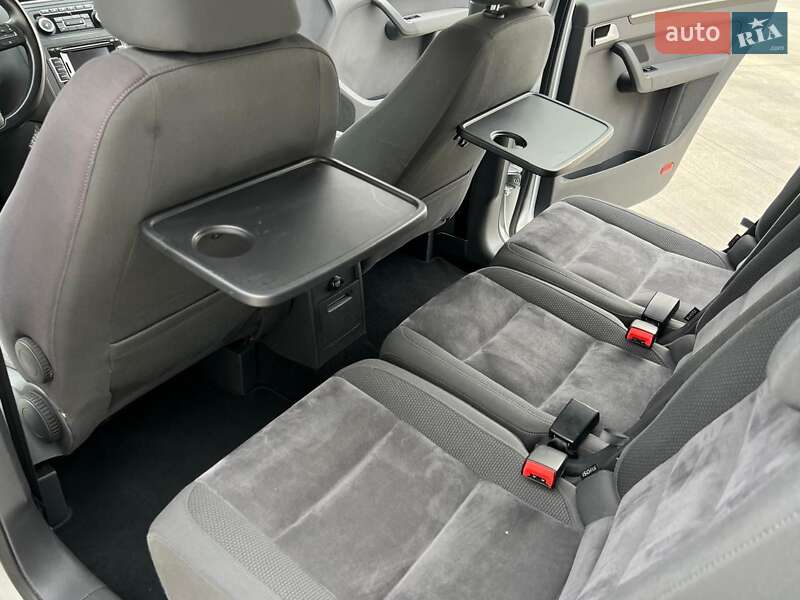 Минивэн Volkswagen Touran 2011 в Киеве