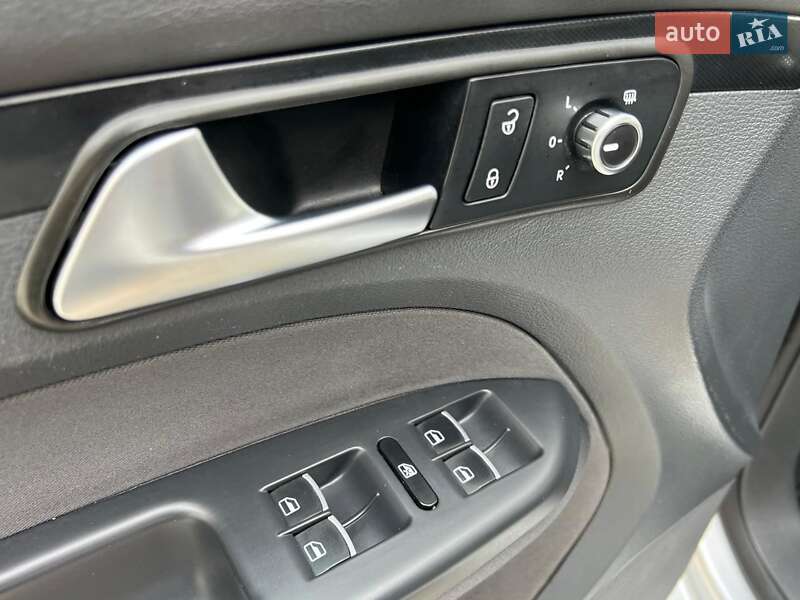 Минивэн Volkswagen Touran 2011 в Киеве