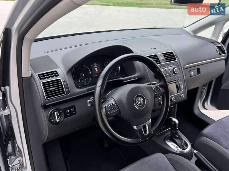 Минивэн Volkswagen Touran 2011 в Киеве