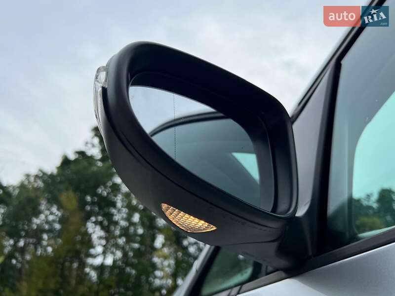 Минивэн Volkswagen Touran 2011 в Киеве