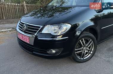 Минивэн Volkswagen Touran 2010 в Коростене