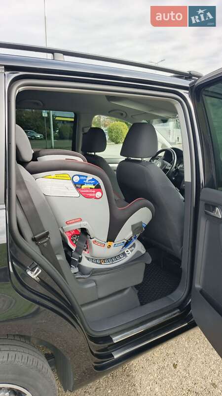 Мінівен Volkswagen Touran 2012 в Виноградові