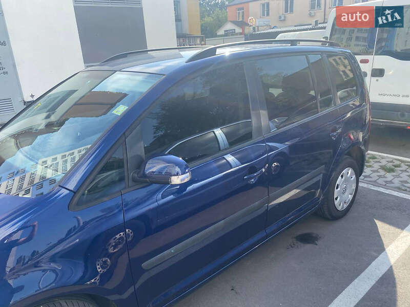 Минивэн Volkswagen Touran 2004 в Вышгороде