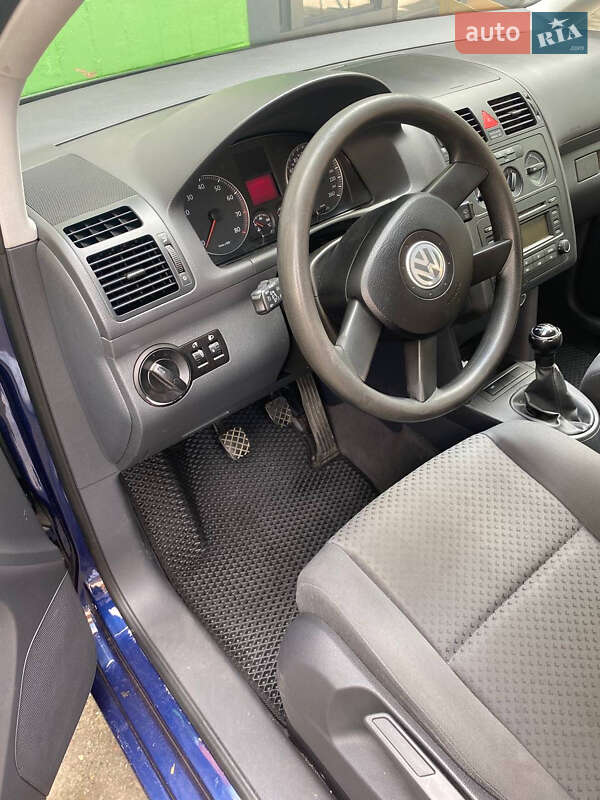 Минивэн Volkswagen Touran 2004 в Вышгороде